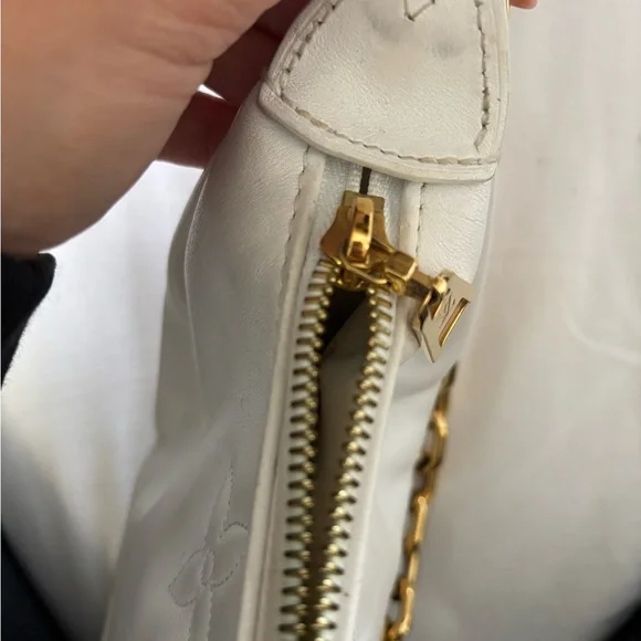 Louis Vuitton White Shoulder Bag with Gold Chain - Picture 6 of 11